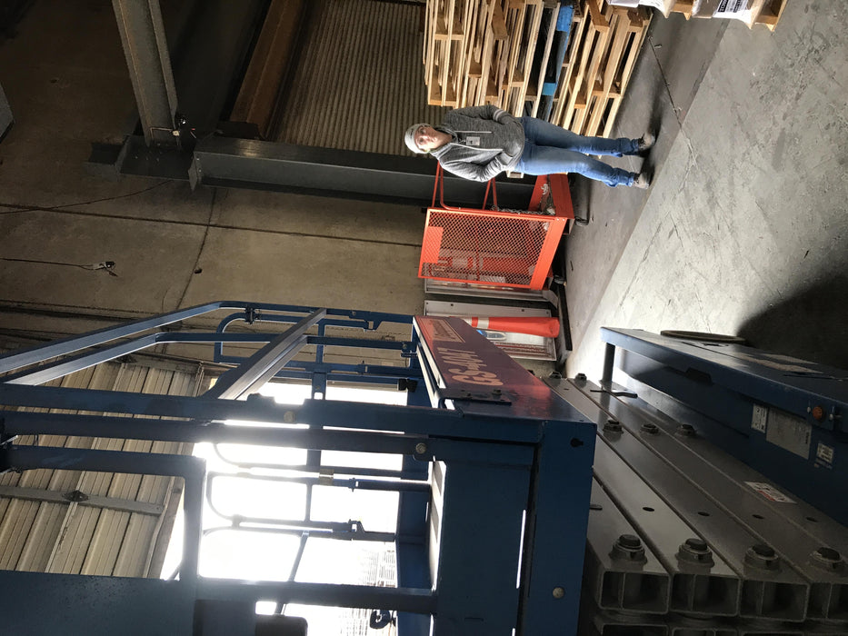 2019 Genie GS-4047 Folding rails with half height swing gate