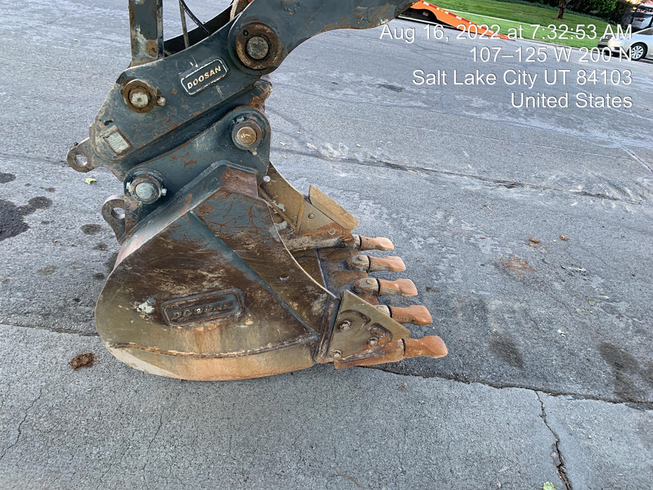 2020 DOOSAN 36"  Bucket - Doosan