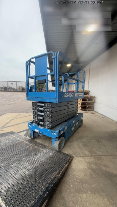 2019 Genie GS-4047 Folding rails with half height swing gate