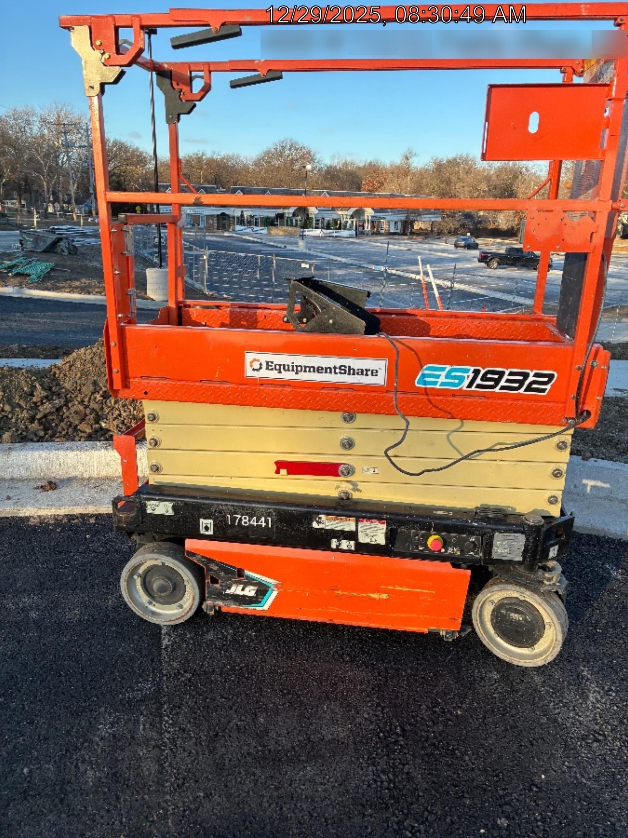 2021 JLG ES1932