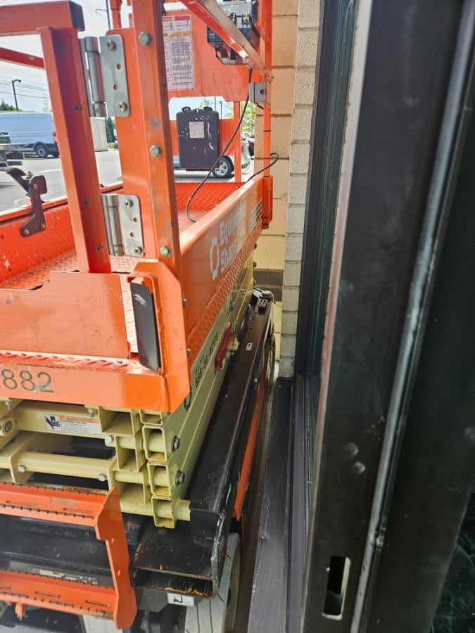 2022 JLG ES1932