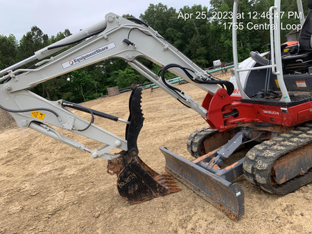 2023 TAKEUCHI TB250-2R