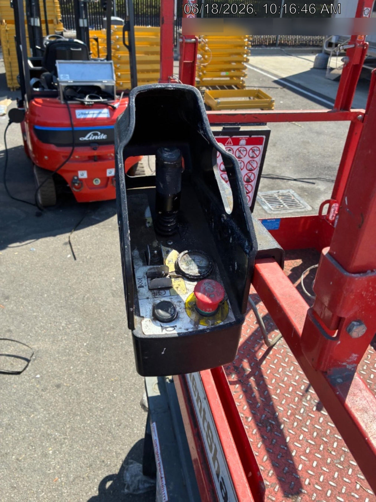 2020 Skyjack SJIII-3219 Solid NM Tires, Half height spring hinged entry gate, Dual Beacons, 800W Inverter