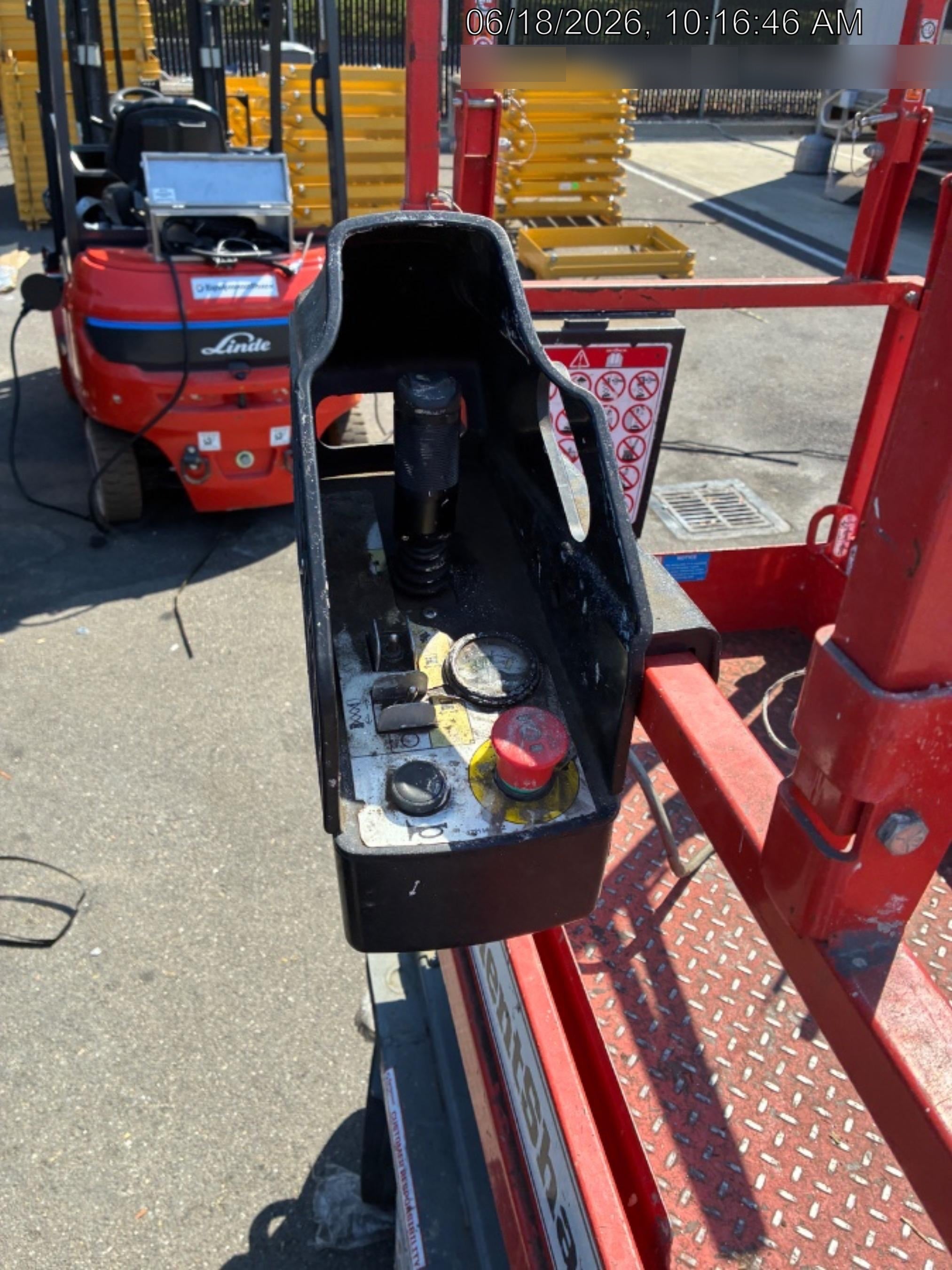 2020 Skyjack SJIII-3219 Solid NM Tires, Half height spring hinged entry gate, Dual Beacons, 800W Inverter