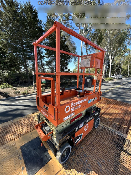 2022 JLG ES1330L