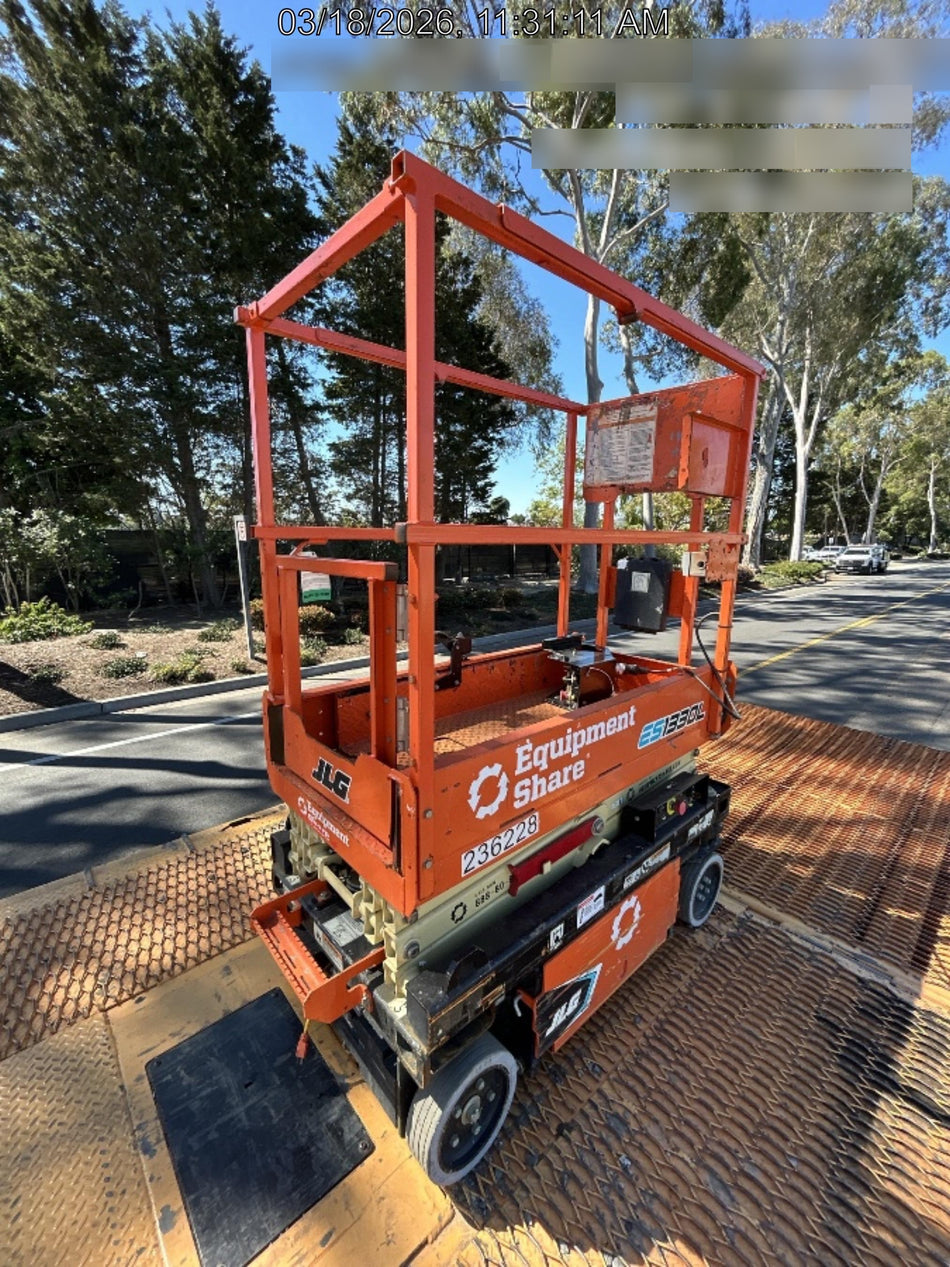 2022 JLG ES1330L