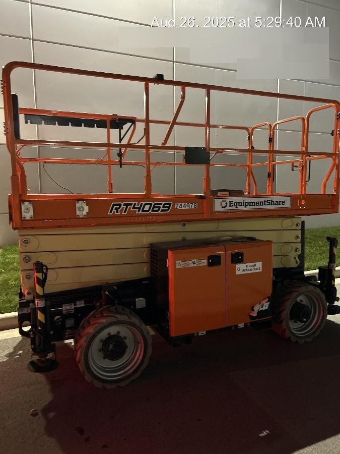 2022 JLG RT4069