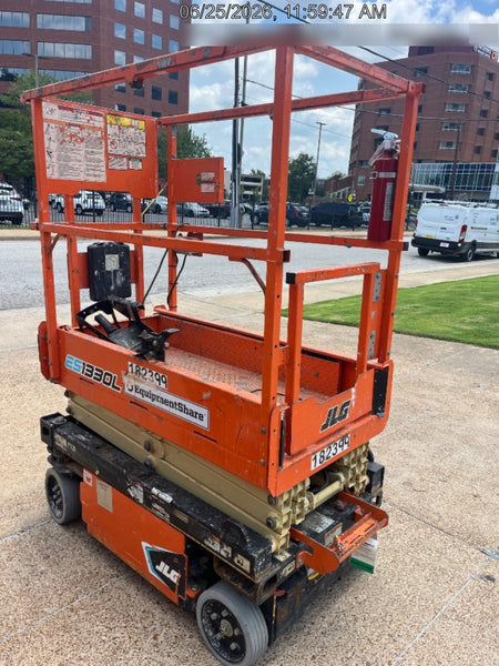 2021 JLG ES1330L