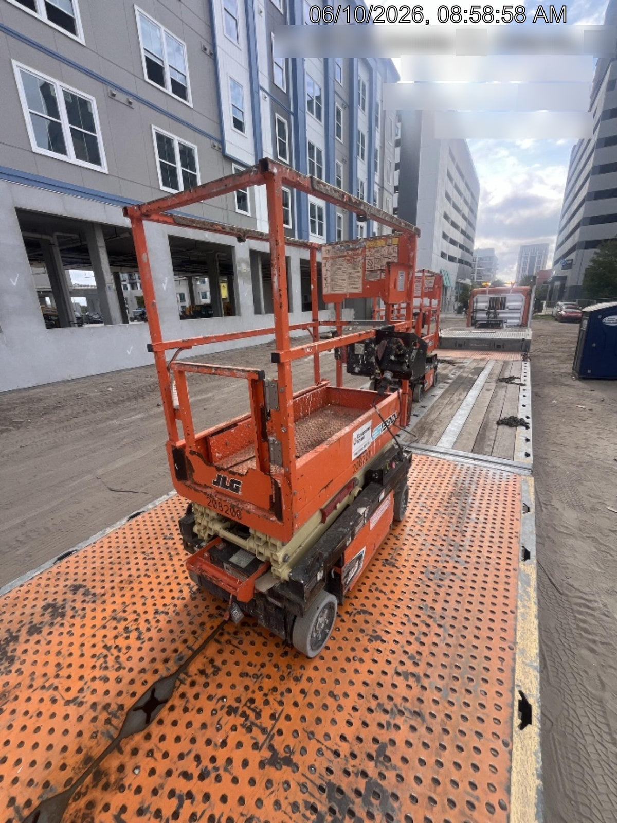 2022 JLG ES1330L