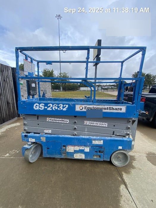 2019 Genie GS-2632 Folding rails with half height swing gate