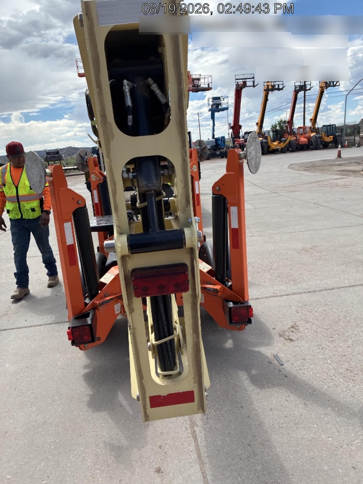 2022 JLG T350