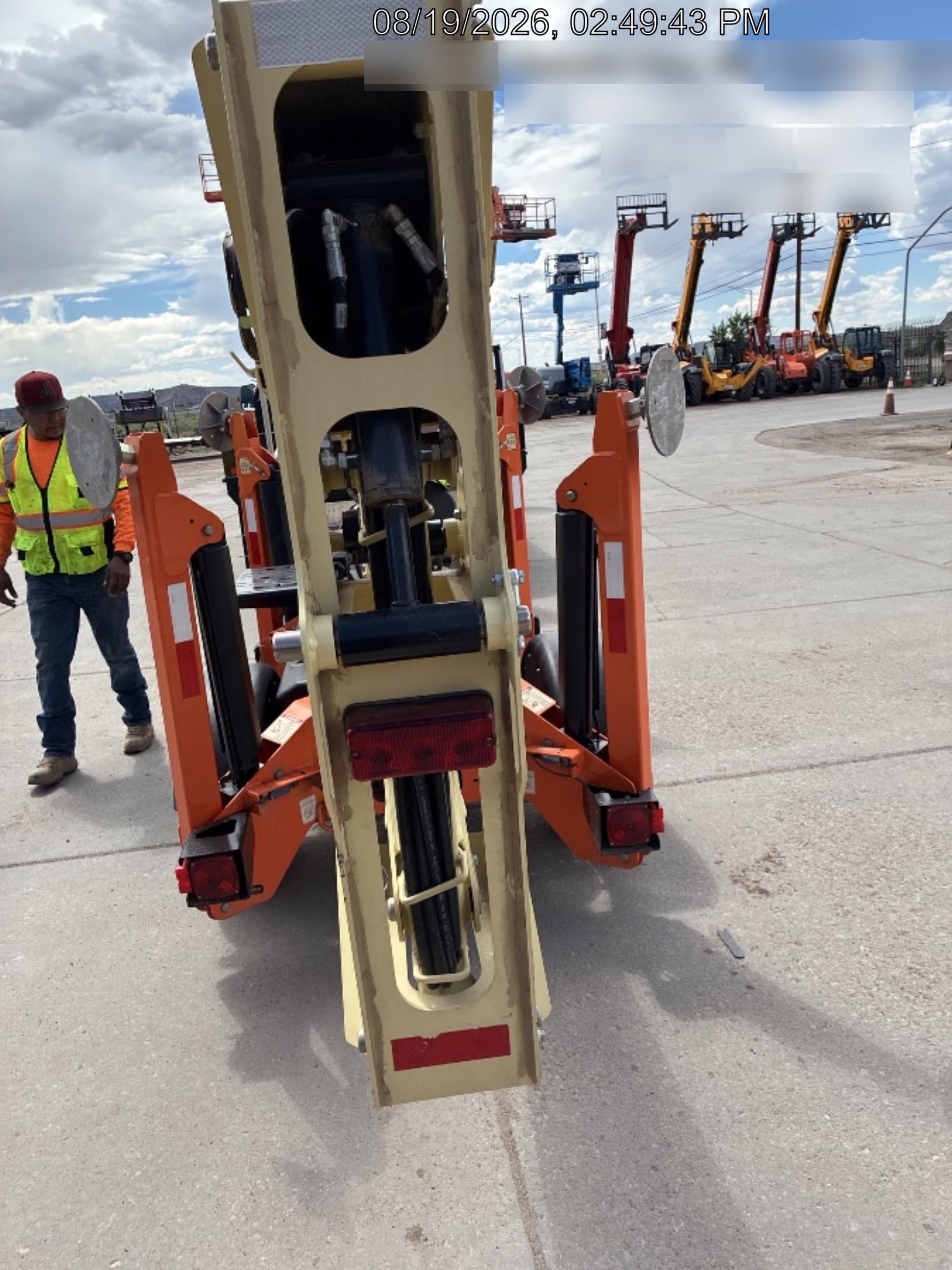 2022 JLG T350