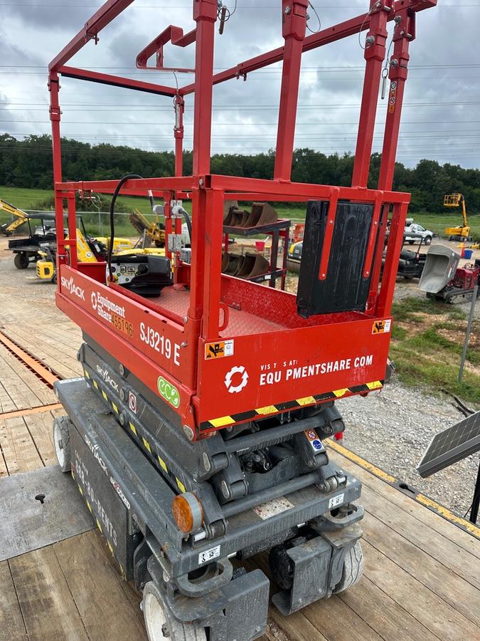 2024 Skyjack SJ3219 Electric Drive, Sld NM Tires, DBcns, RFRails, Power to Platform, T3 + Access Control