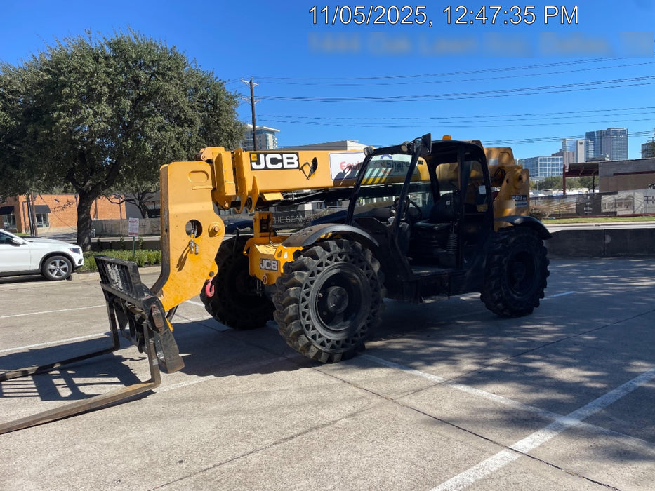 2019 JCB 509-42 Open ROPS, 74 HP, Solid Tires, Worklights, Beacon, Aux Hydraulics, Lifting Eye 66" Carriage/60" Forks