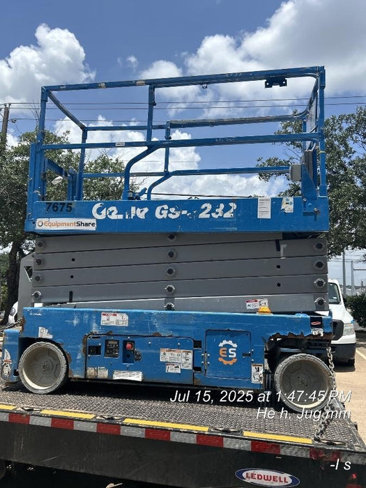 2017 Genie GS-3232 Genie GS3232 Lift w/Folding Rails and Swing Gate