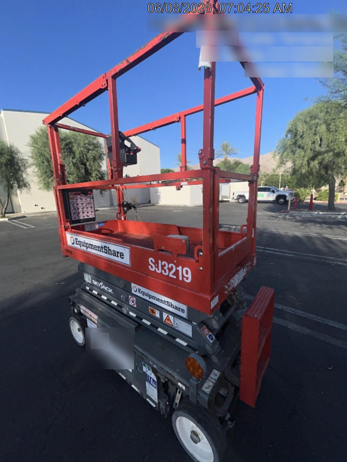 2020 Skyjack SJIII-3219 Solid NM Tires, Half height spring hinged entry gate, Dual Beacons, 800W Inverter