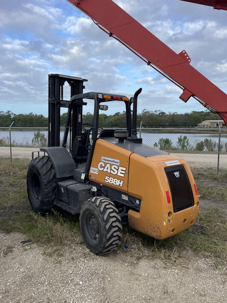 2023 CASE 588H