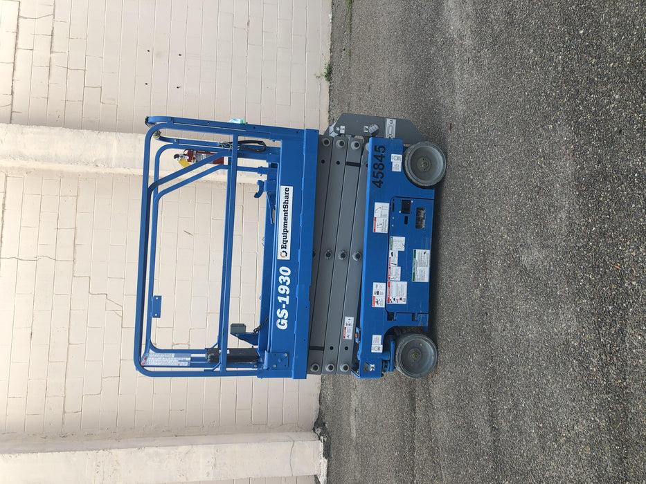 2019 Genie GS-1930 Fixed rails with chain Entry