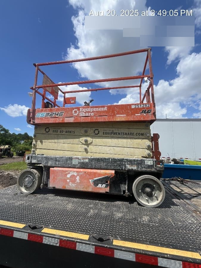 2022 JLG ES3246
