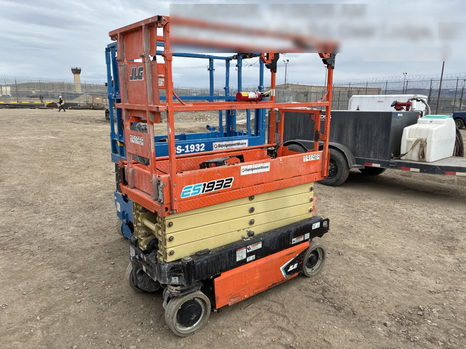 2021 JLG ES1932
