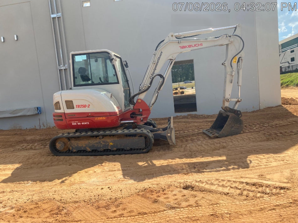 2025 TAKEUCHI TB250-2CR