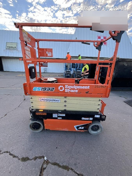 2022 JLG ES1932