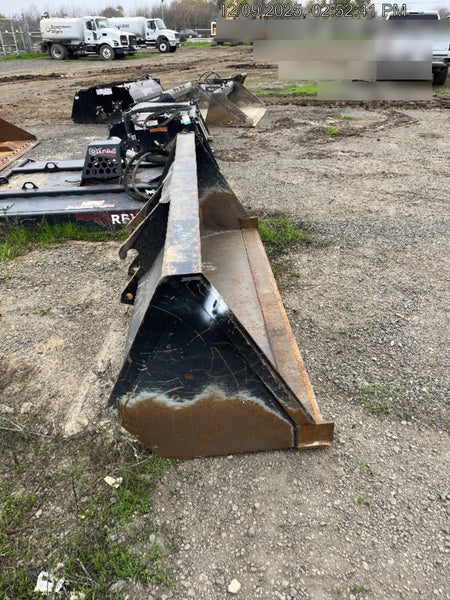 2025 JLG 1001100823