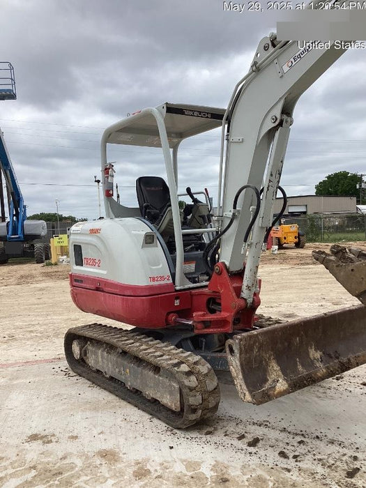 2021 TAKEUCHI TB235-2R