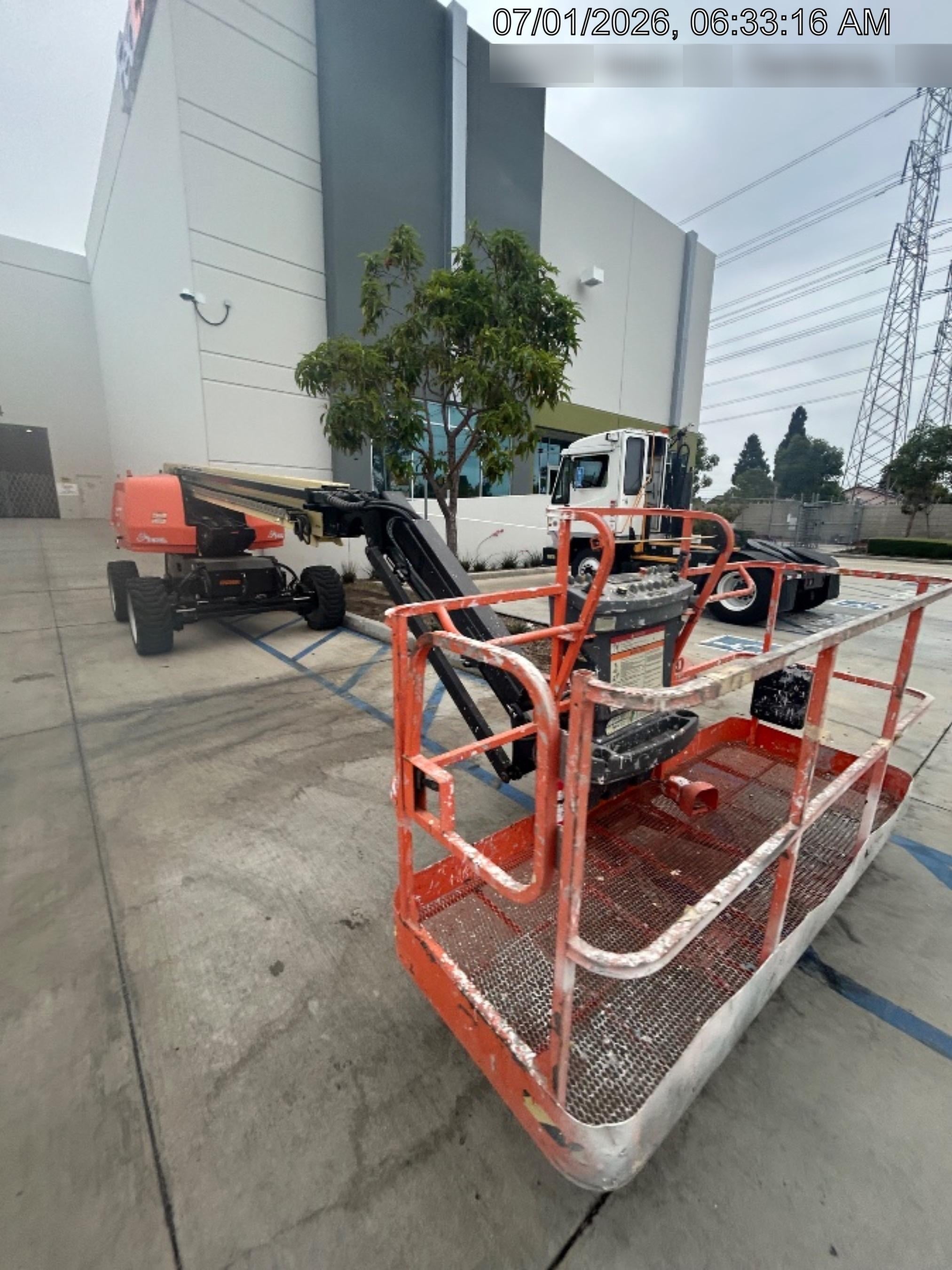2023 JLG 660SJ