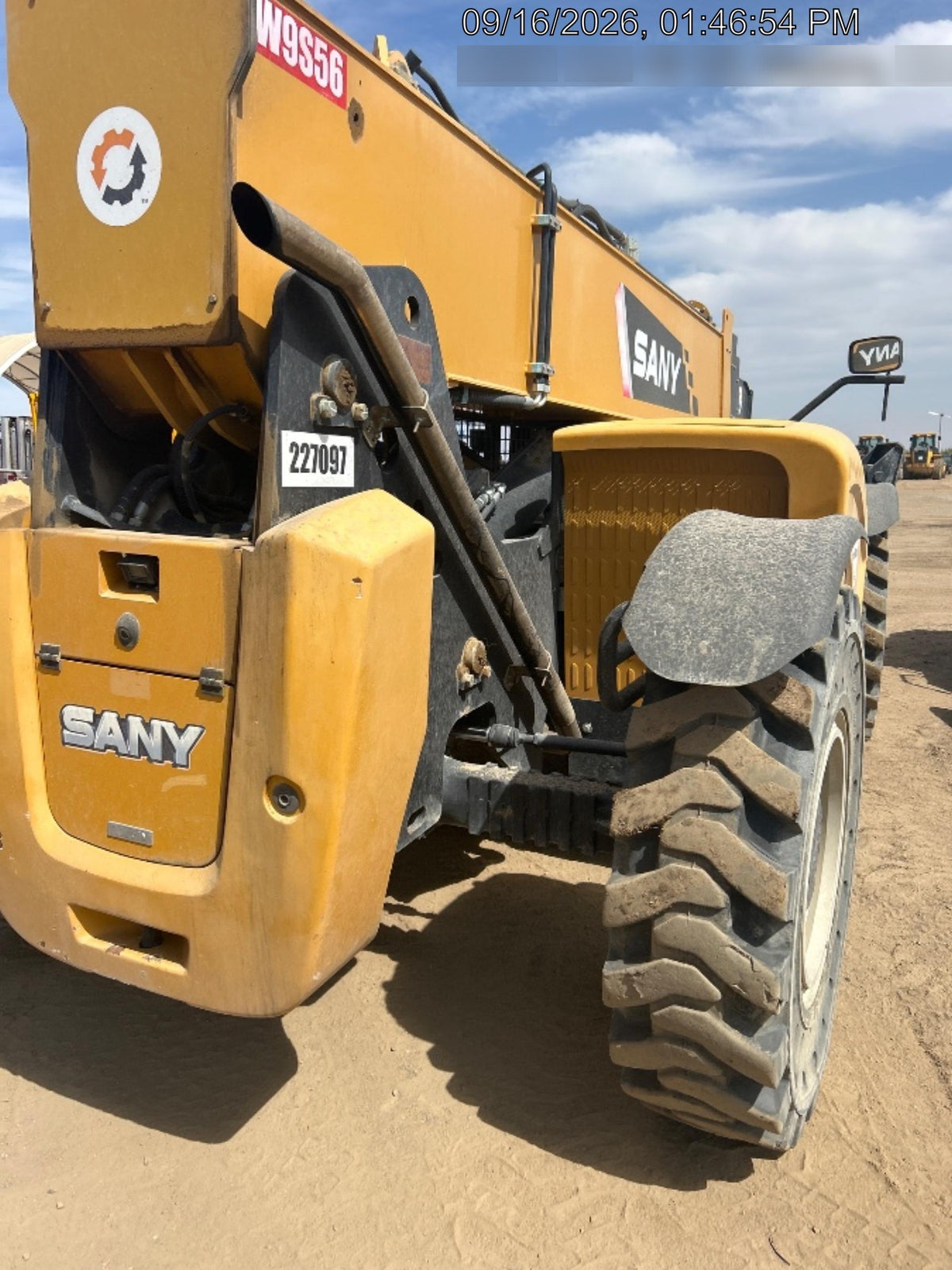 2022 SANY STH1056