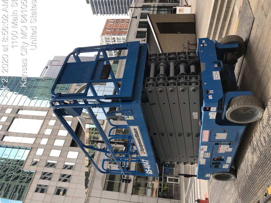 2019 Genie GS-4047 Folding rails with half height swing gate