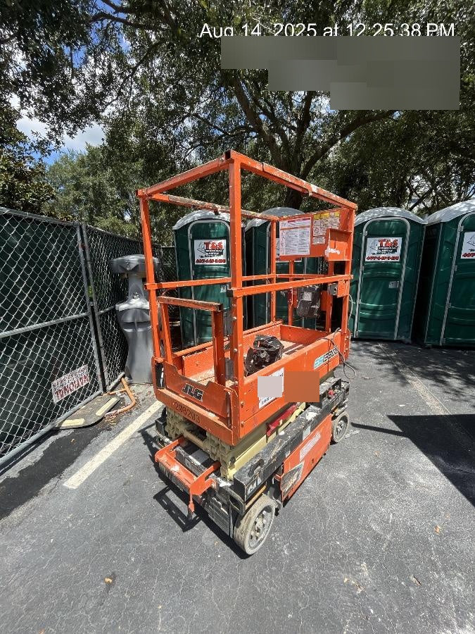 2022 JLG ES1330L