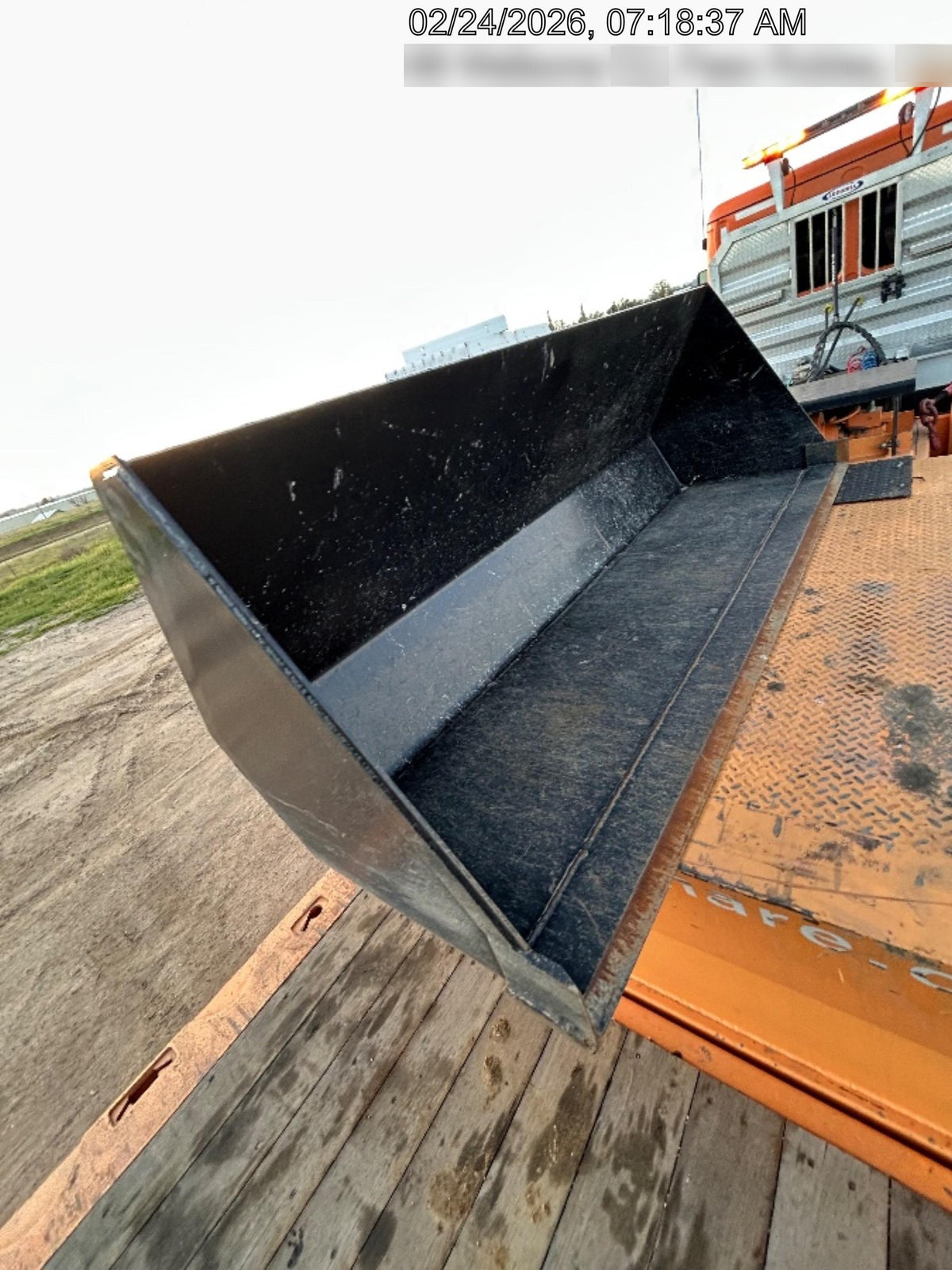 2025 JLG 1001100823