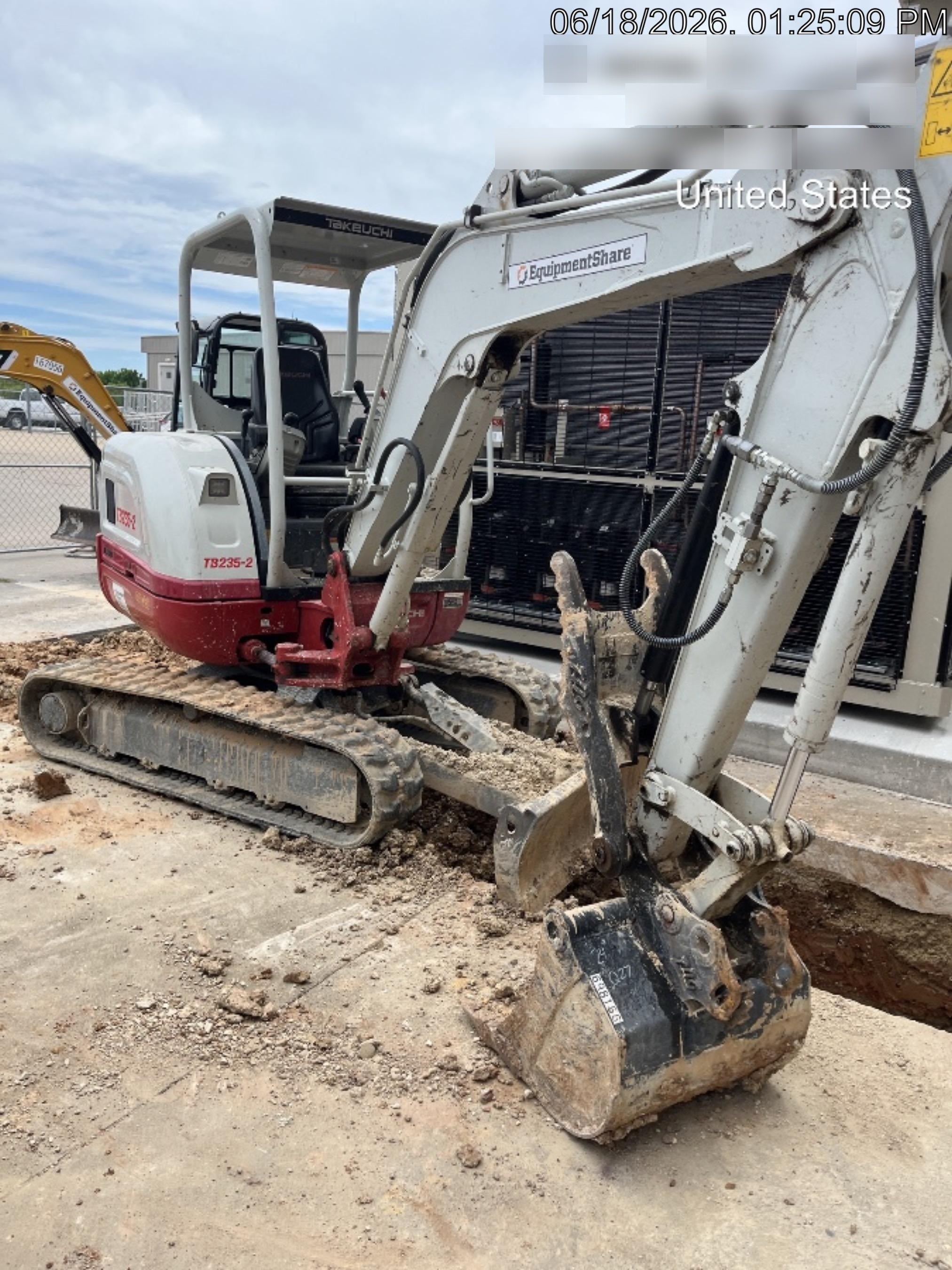 2022 TAKEUCHI TB235-2R