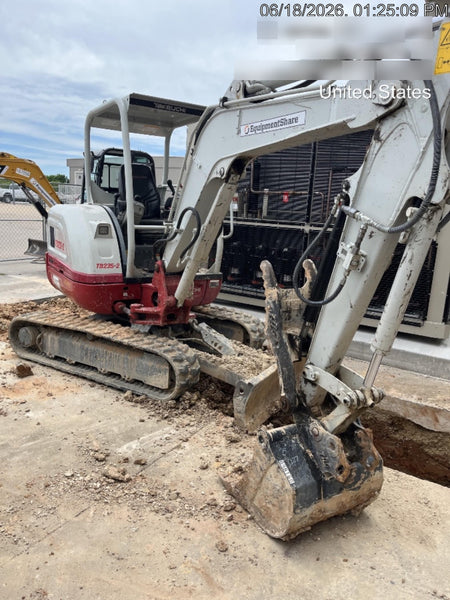 2022 TAKEUCHI TB235-2R