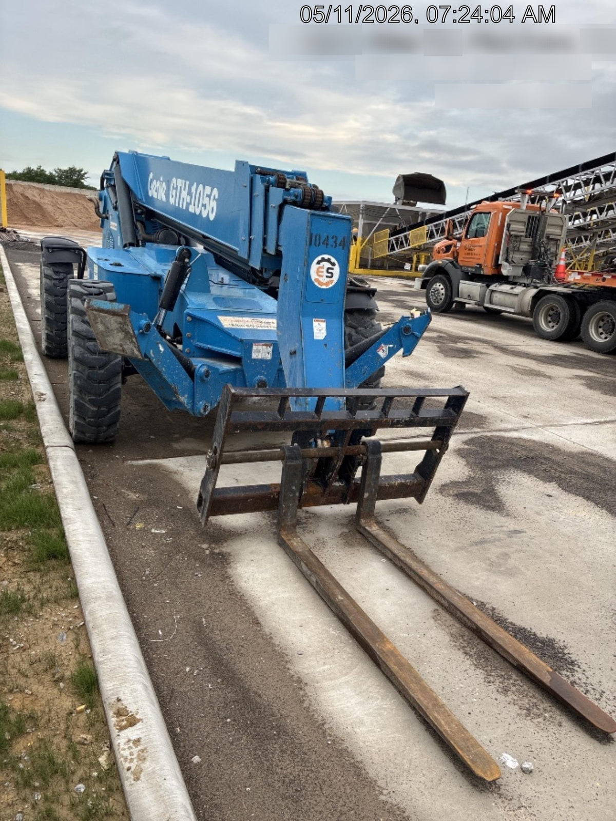 2018 Genie GTH-1056 Genie GTH-1056 w/Open ROPS, Solid Tires, Work Light/Beacon, 60" Carriage and Forks