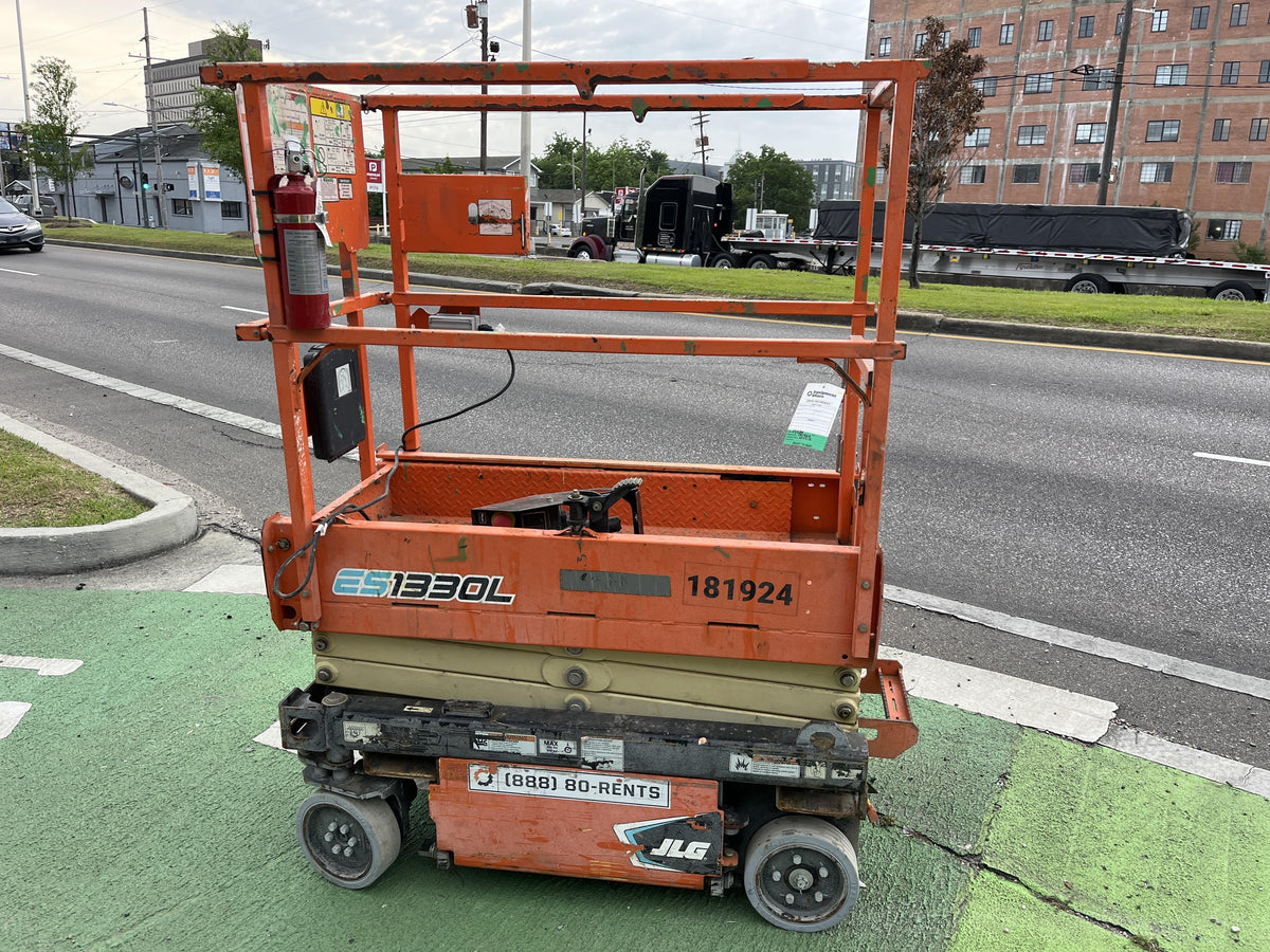 2021 JLG ES1330L