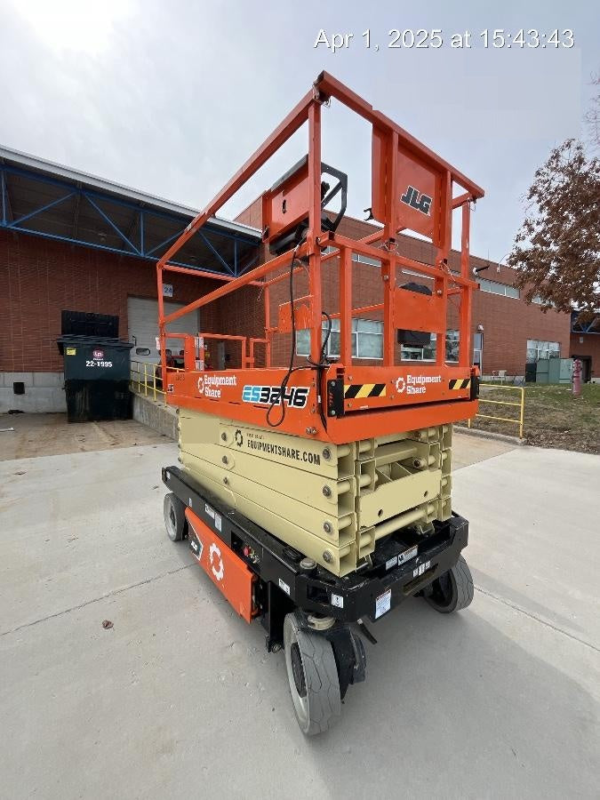 2022 JLG ES3246