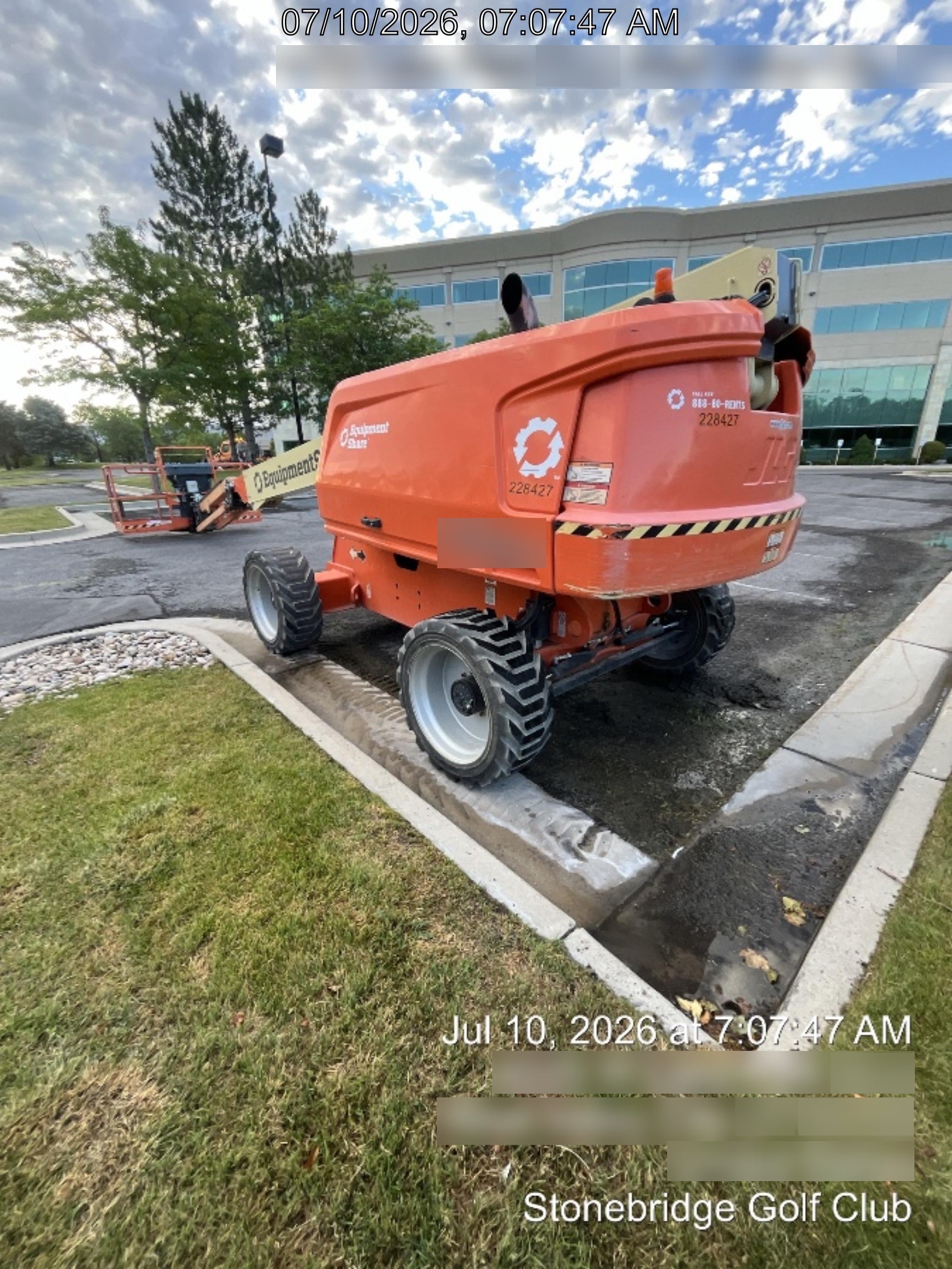 2022 JLG 660SJ