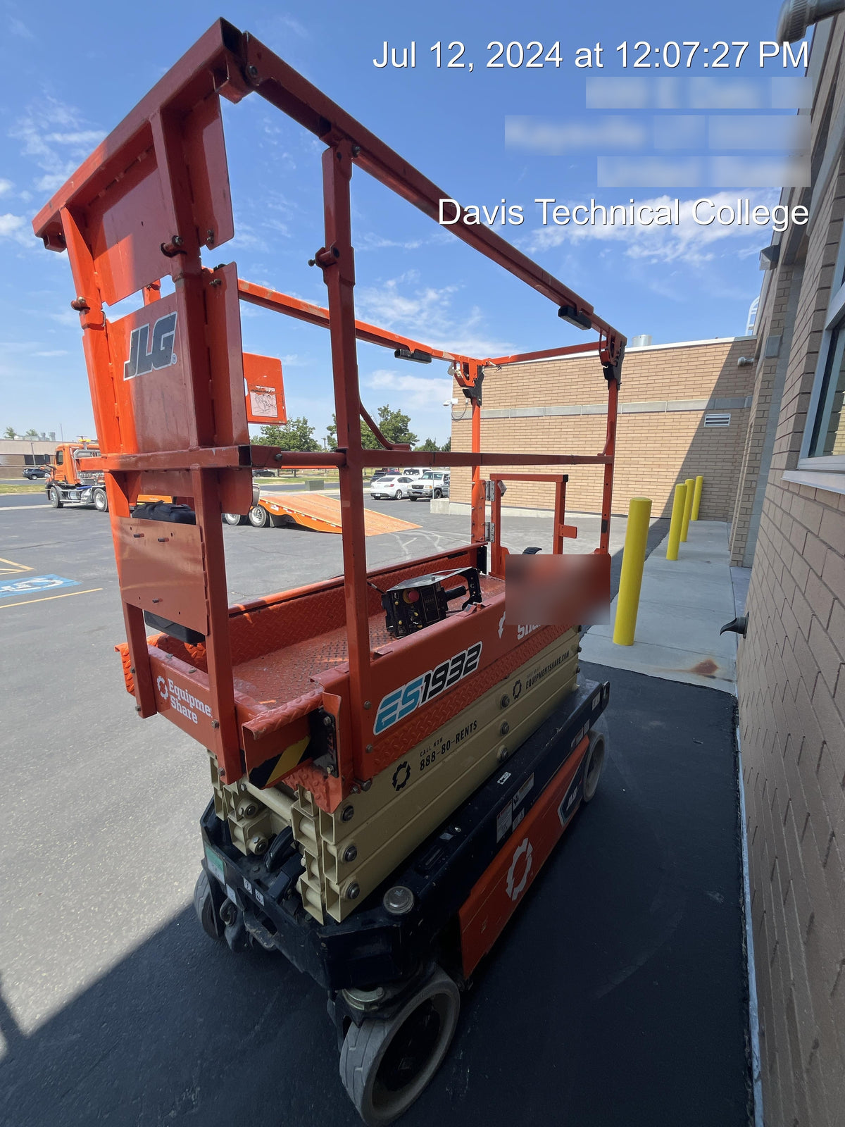 2023 JLG ES1932