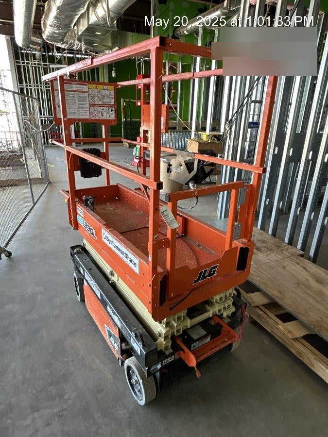 2021 JLG ES1330L