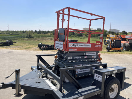 2023 CASE 570N EP