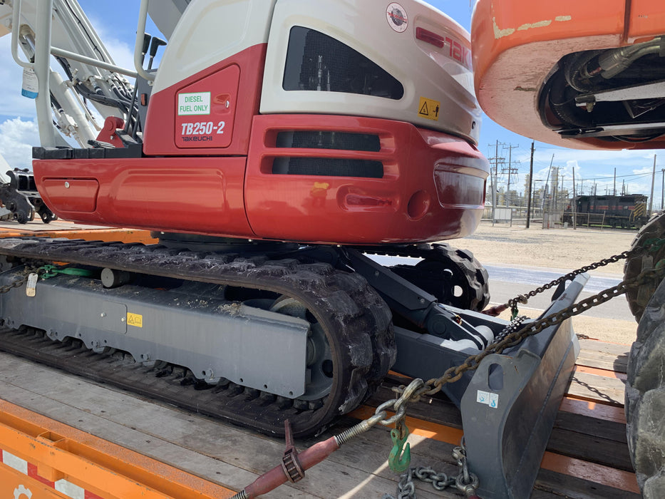 2021 TAKEUCHI TB250-2