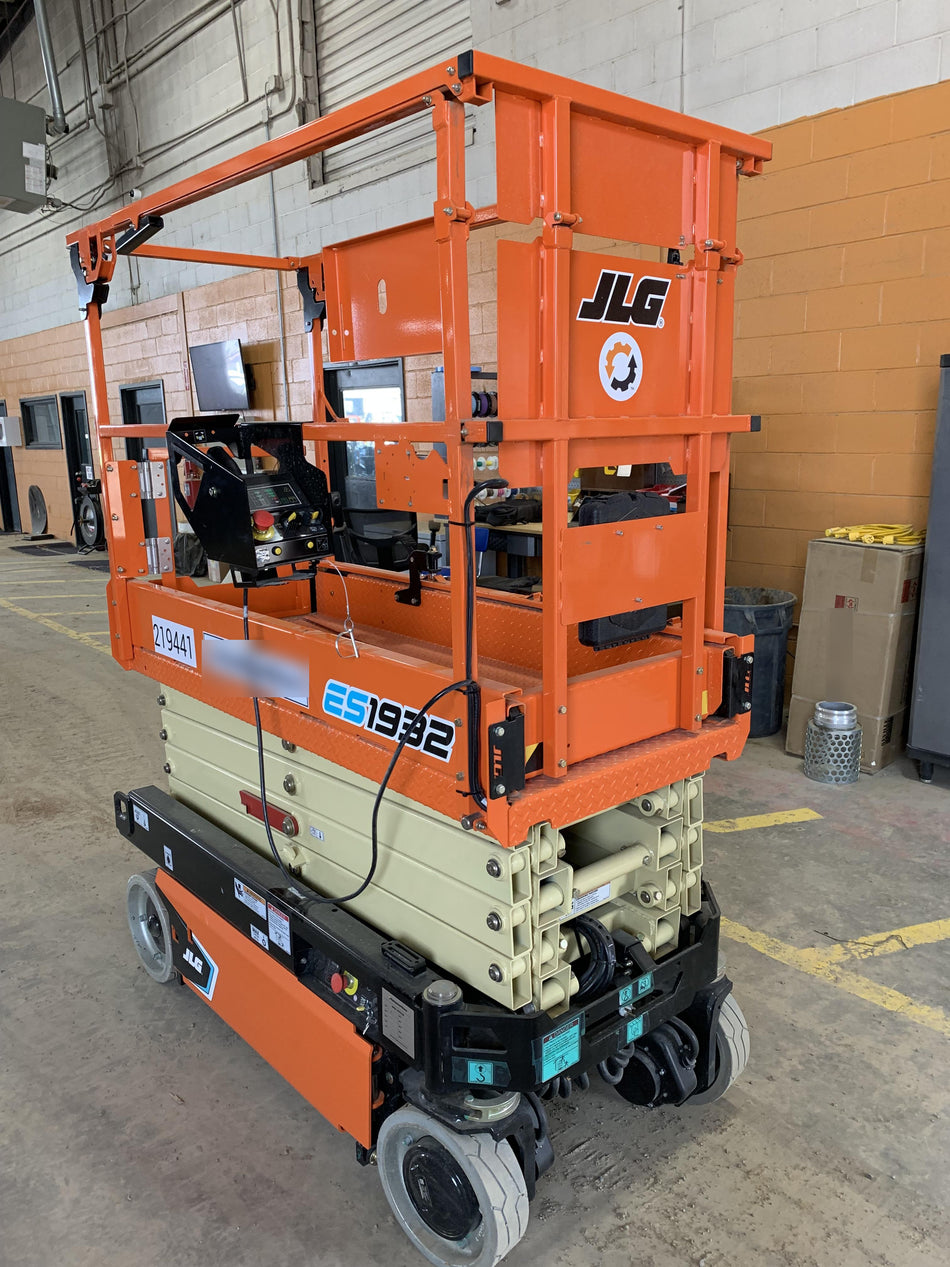2022 JLG ES1932