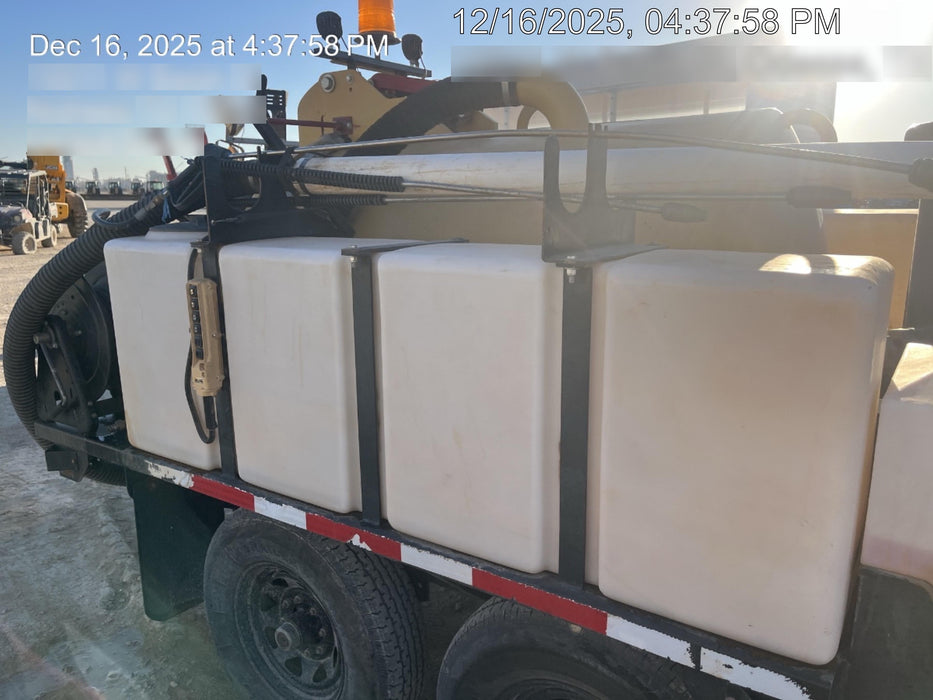 2019 Vac-Tron LP573XDT 24Hp Kohler Diesel, 500 Gal Debris Tank, 500 CFM Vacuum Pump, x2 100 Gal Water Tanks