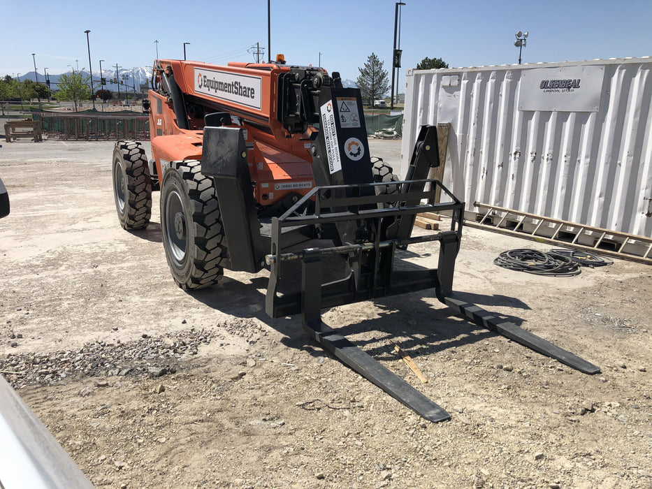 2020 Skytrak 10054 Cab/Heat/Air, Solid Tires, Work Lights, Beacon, Aux Hydraulics, Back up Alarm, Lifting Eye, ES Decals