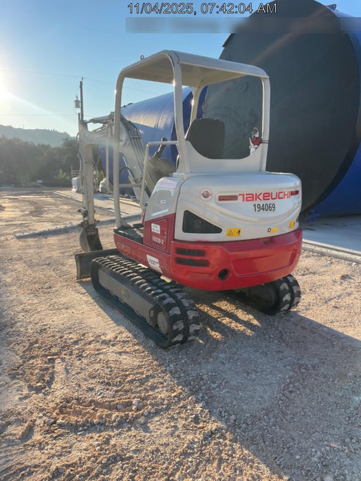 2021 TAKEUCHI TB235-2R