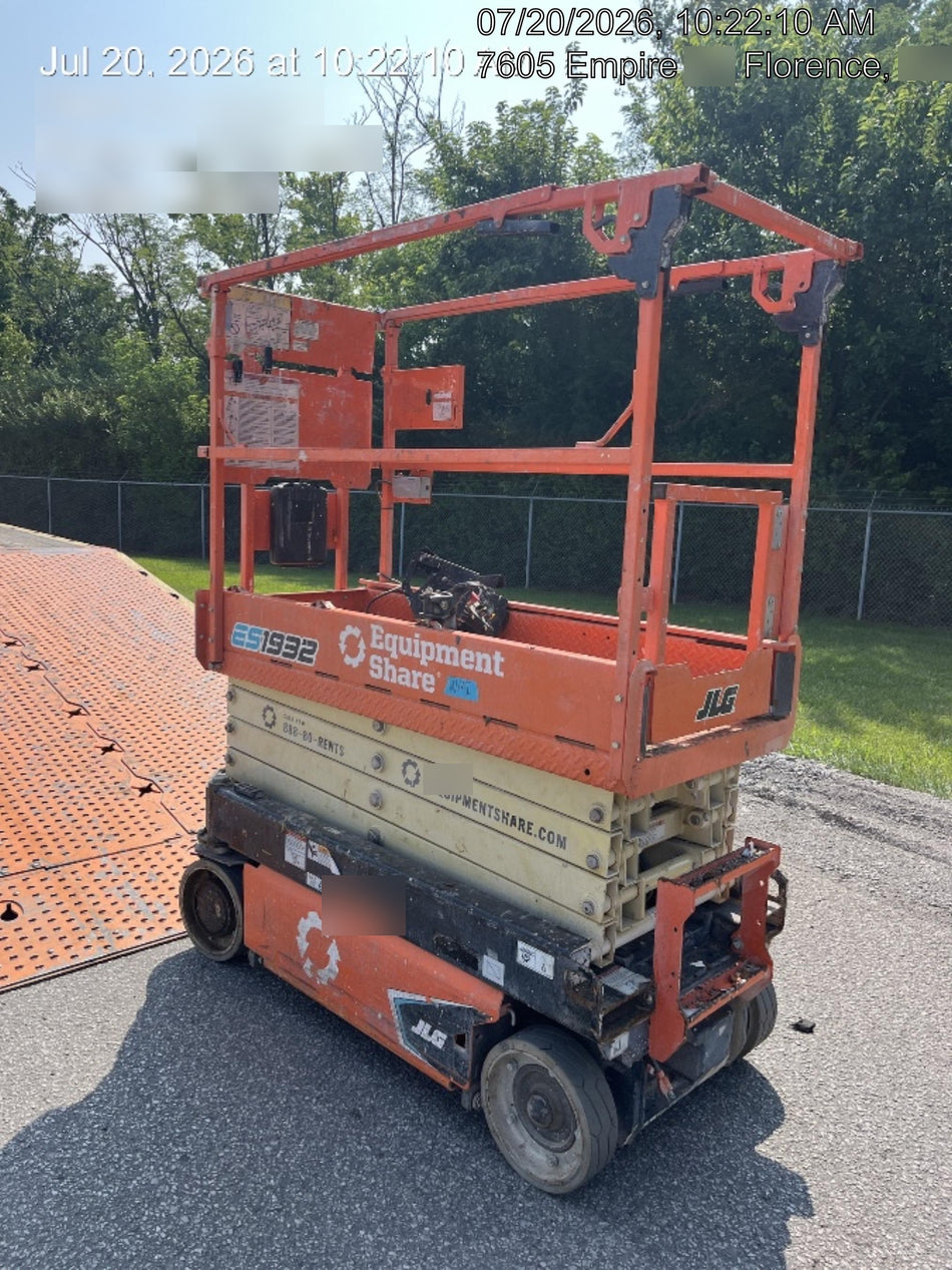 2023 JLG ES1932
