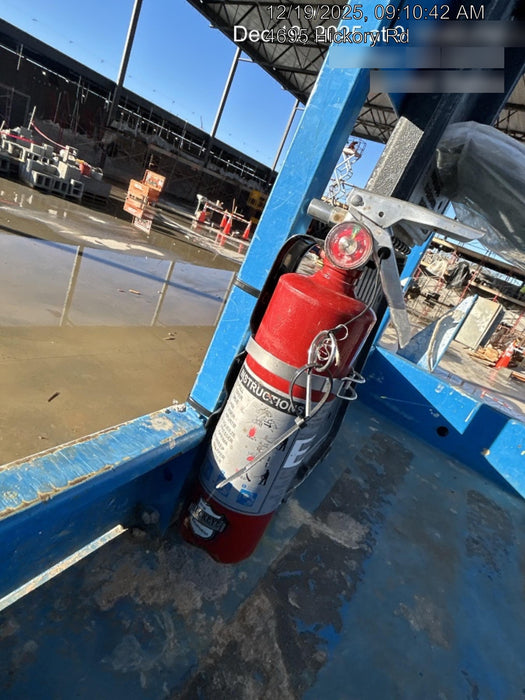 2019 Genie GS-4047 Folding rails with half height swing gate