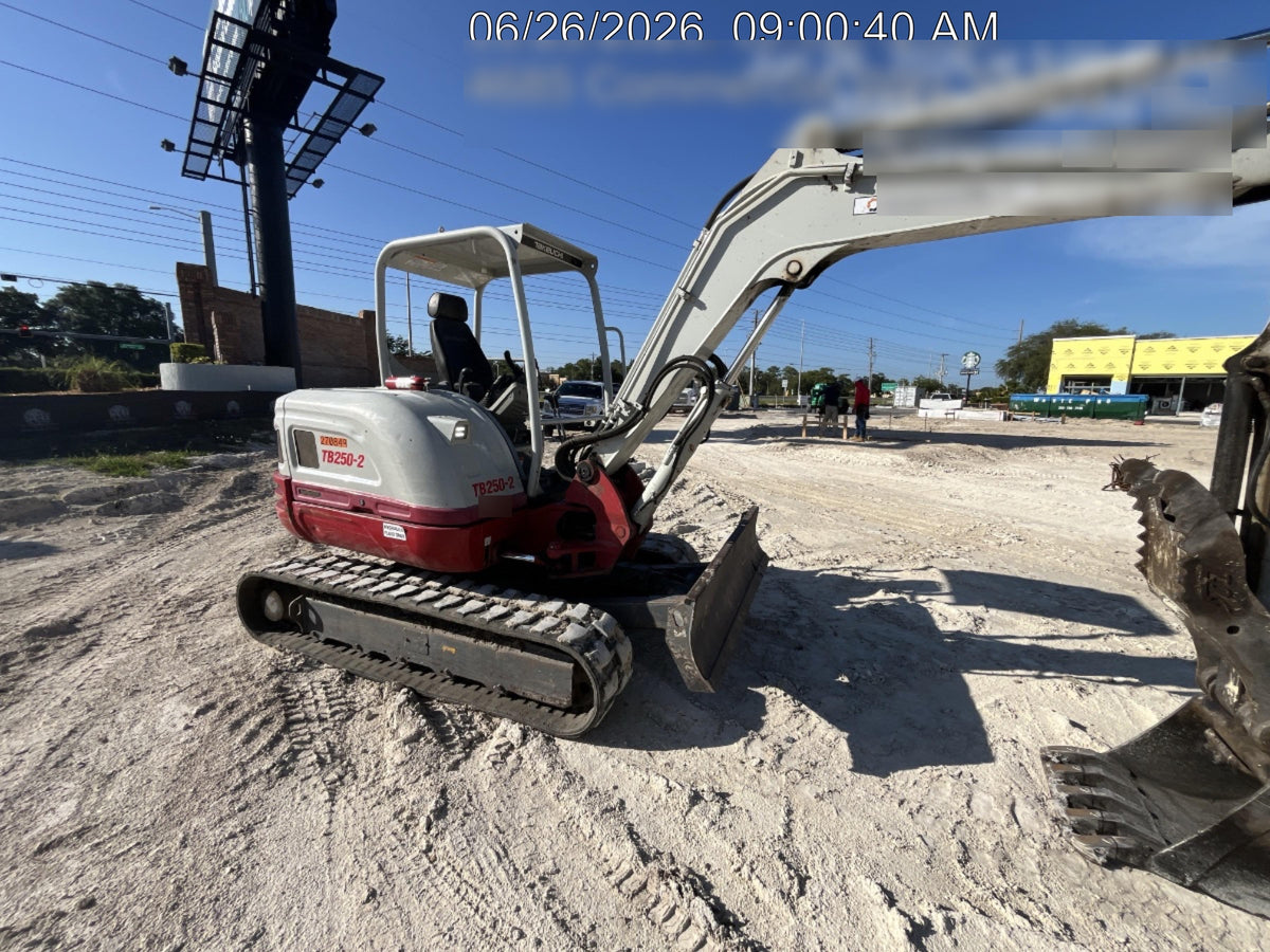2022 TAKEUCHI TB250-2R